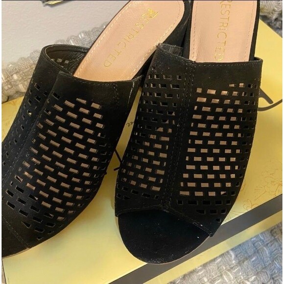 Restricted Peep-Toe Sandal Kitten Heel Black Size 6M New in Box - Picture 1 of 4